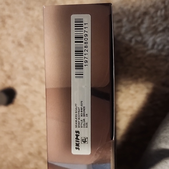 Skims seamless sculpt brief bodysuit bronze color name - Picture 3 of 4
